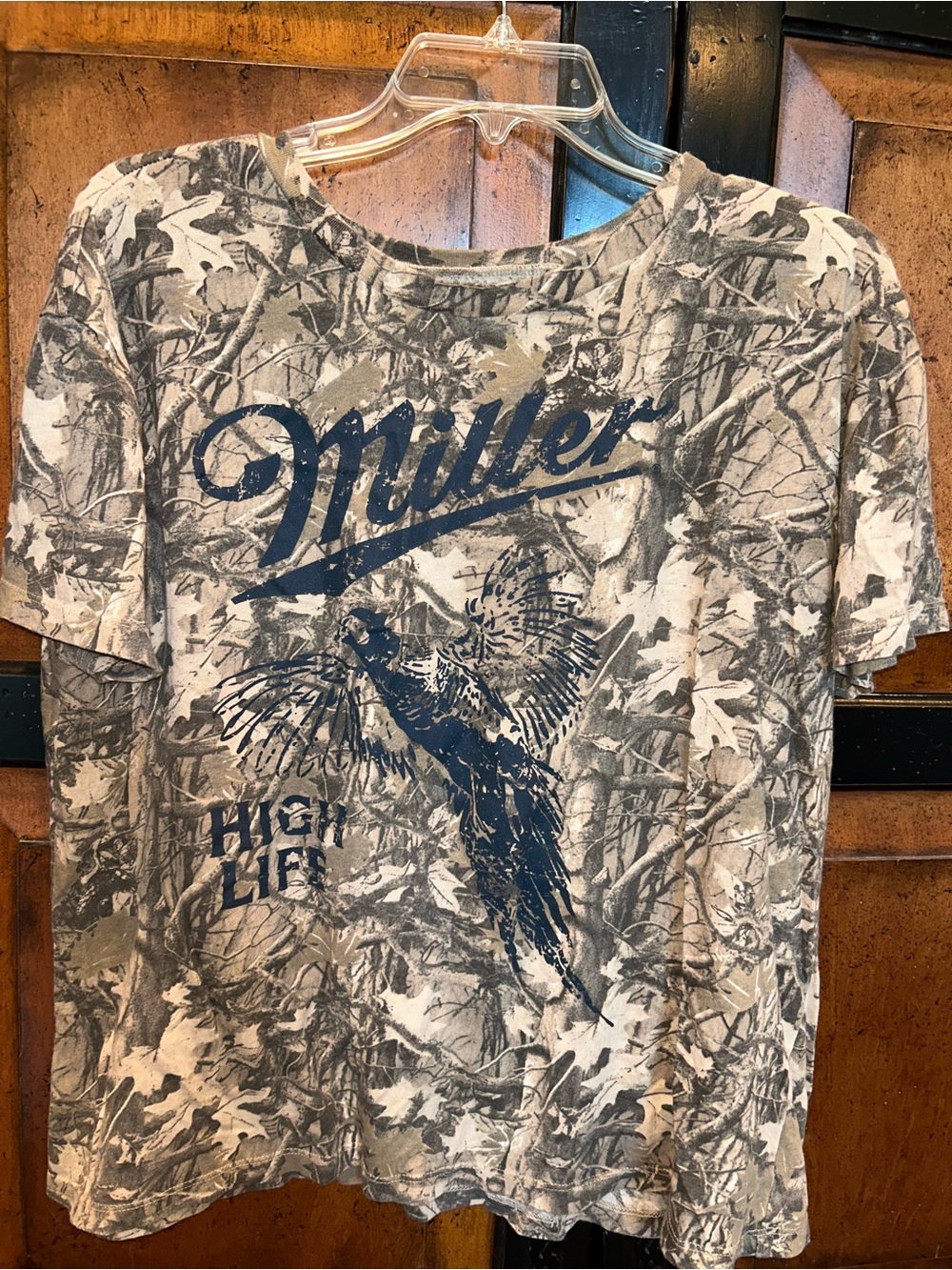 High Life women’s Short-Sleeve Cropped Graphic Shirt in Gray Camouflage